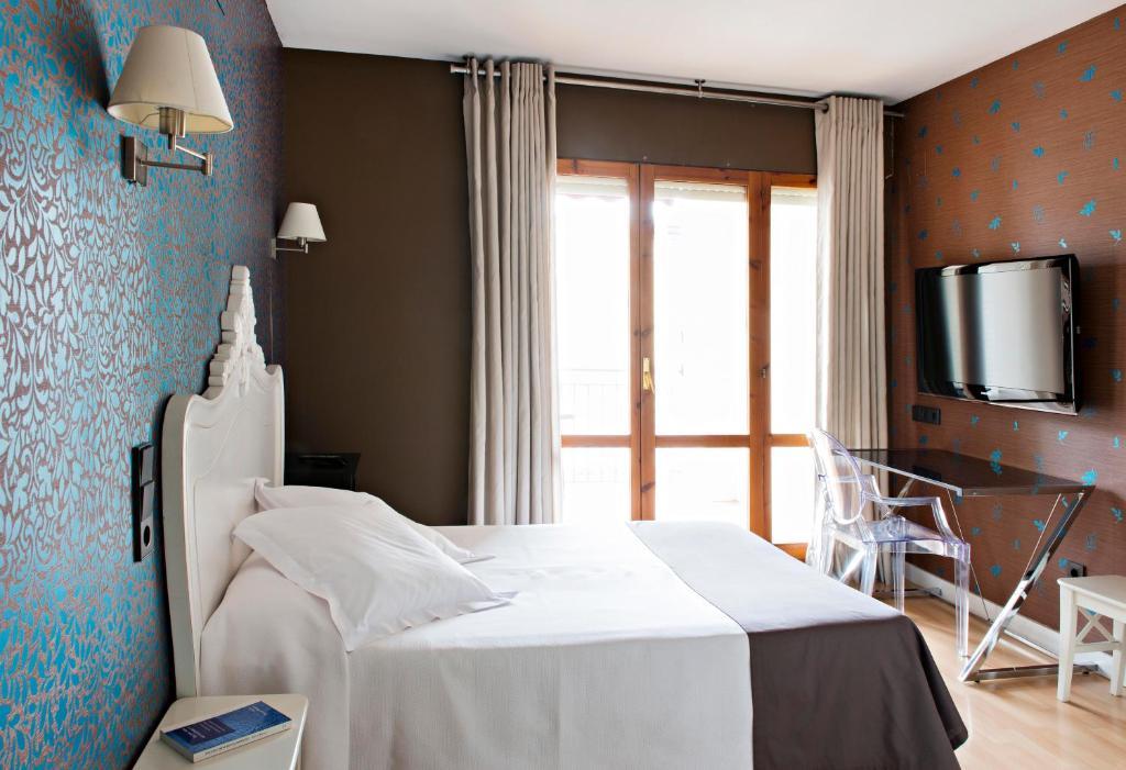 Hospedium Hostal Un Punto Chic Huesca Kamer foto