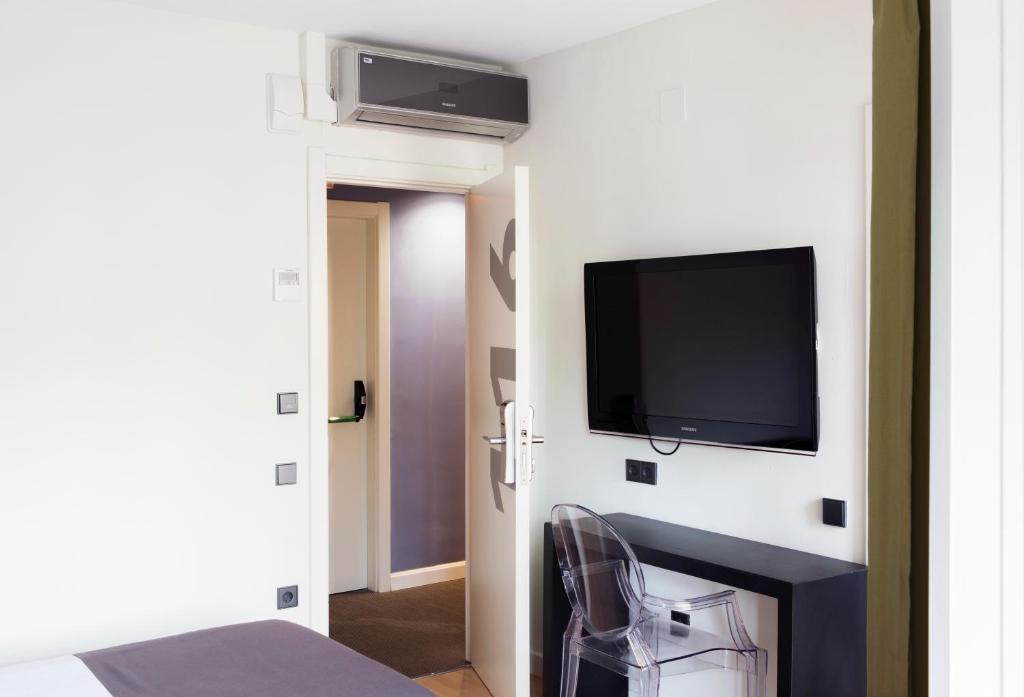 Hospedium Hostal Un Punto Chic Huesca Buitenkant foto