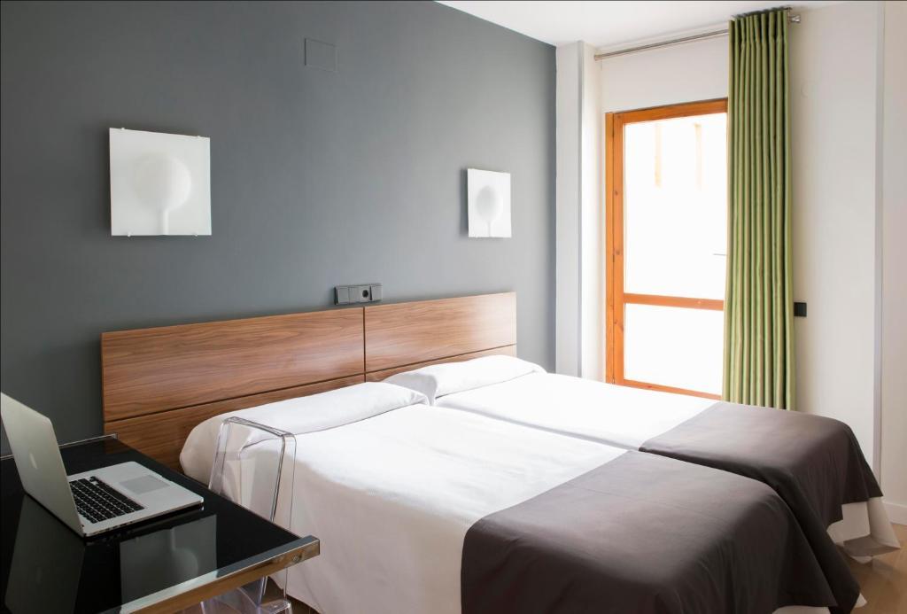 Hospedium Hostal Un Punto Chic Huesca Kamer foto