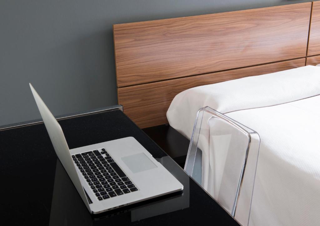 Hospedium Hostal Un Punto Chic Huesca Kamer foto