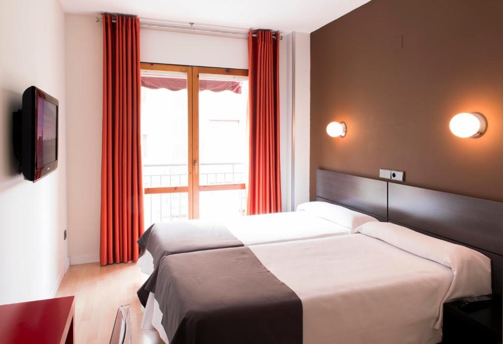 Hospedium Hostal Un Punto Chic Huesca Kamer foto