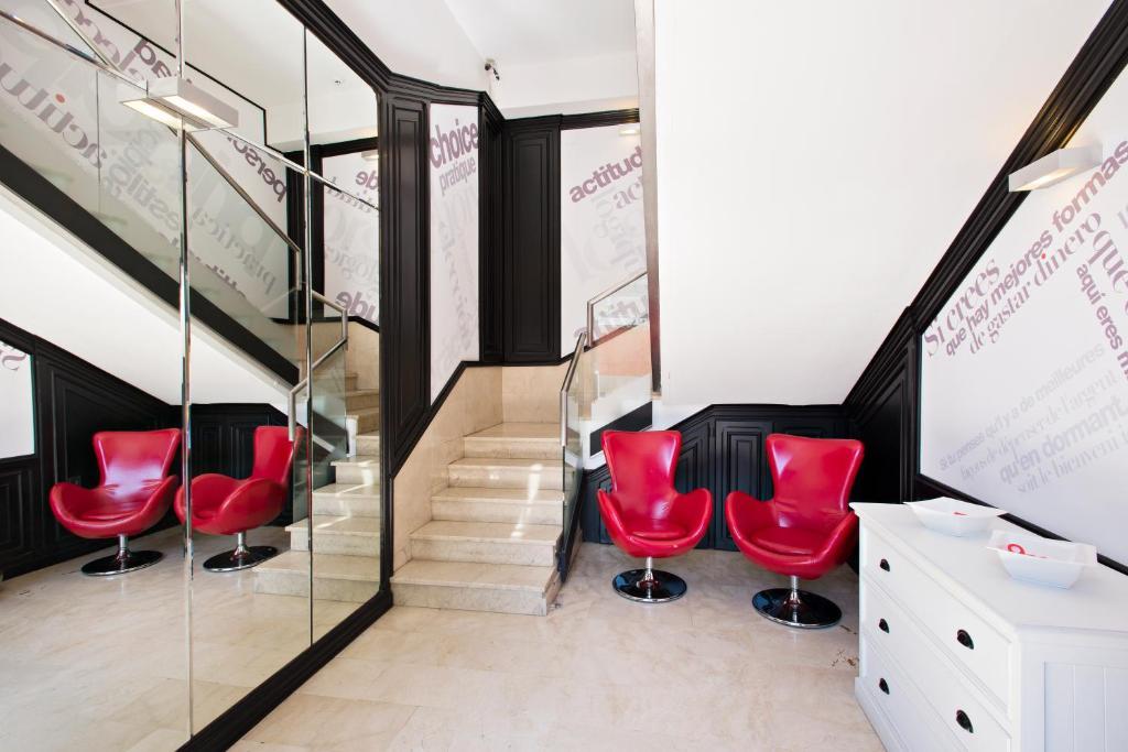 Hospedium Hostal Un Punto Chic Huesca Buitenkant foto