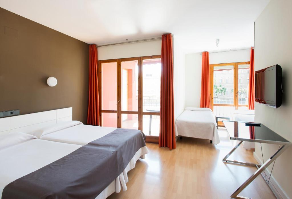 Hospedium Hostal Un Punto Chic Huesca Buitenkant foto