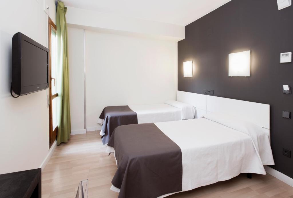 Hospedium Hostal Un Punto Chic Huesca Buitenkant foto