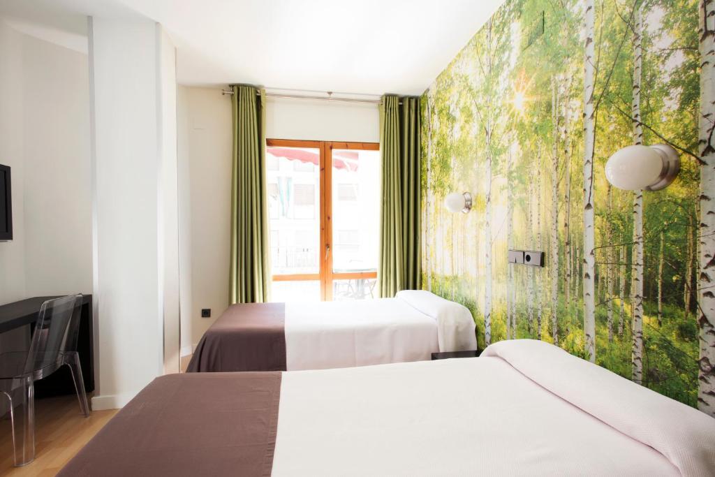 Hospedium Hostal Un Punto Chic Huesca Buitenkant foto