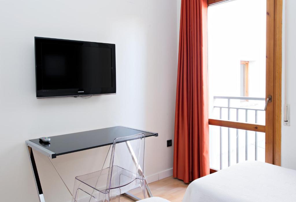 Hospedium Hostal Un Punto Chic Huesca Buitenkant foto