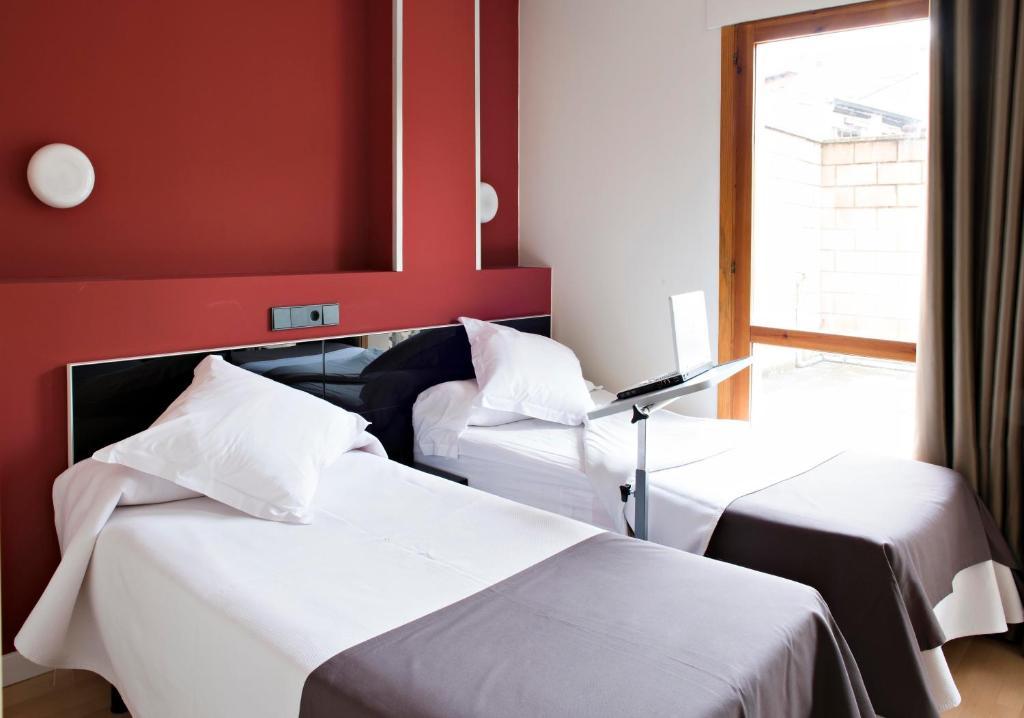 Hospedium Hostal Un Punto Chic Huesca Buitenkant foto