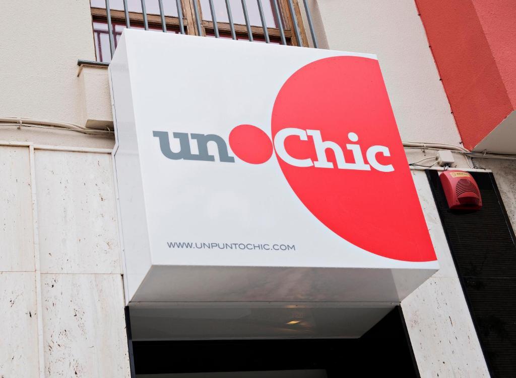 Hospedium Hostal Un Punto Chic Huesca Buitenkant foto