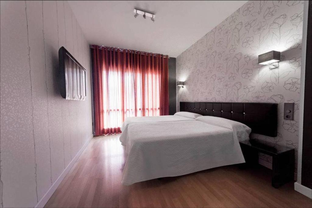 Hospedium Hostal Un Punto Chic Huesca Buitenkant foto